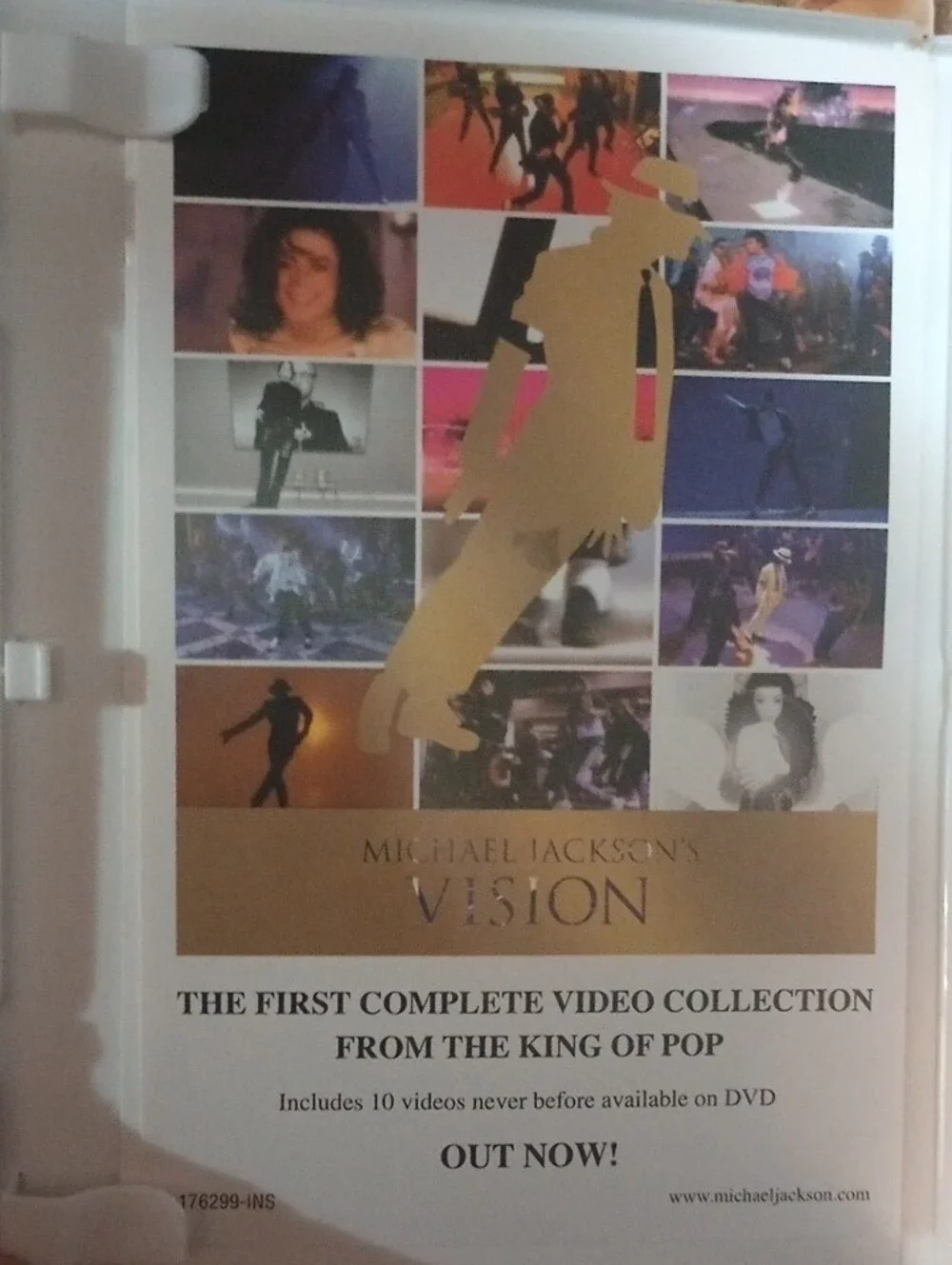 Michael Jackson: The Experience (Wii) Video Game - Complete With Glove.